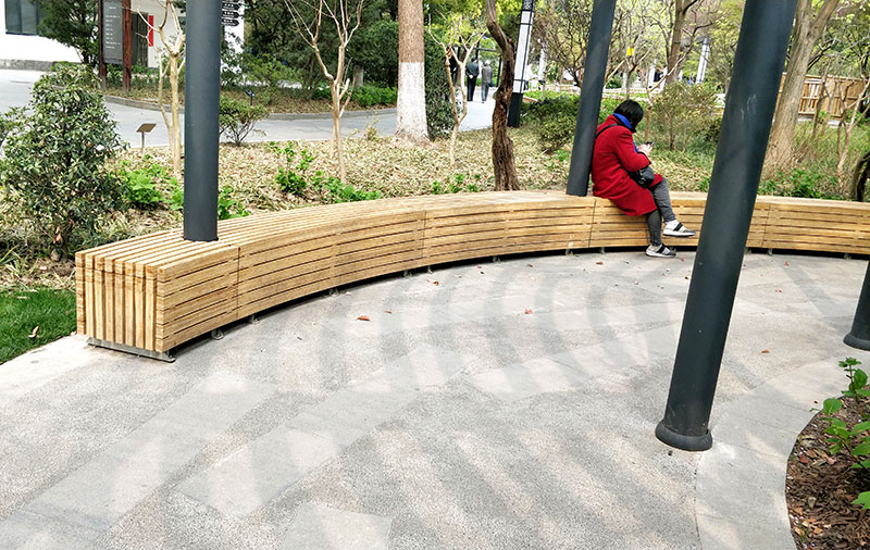 戶(hù)外弧形竹木坐椅